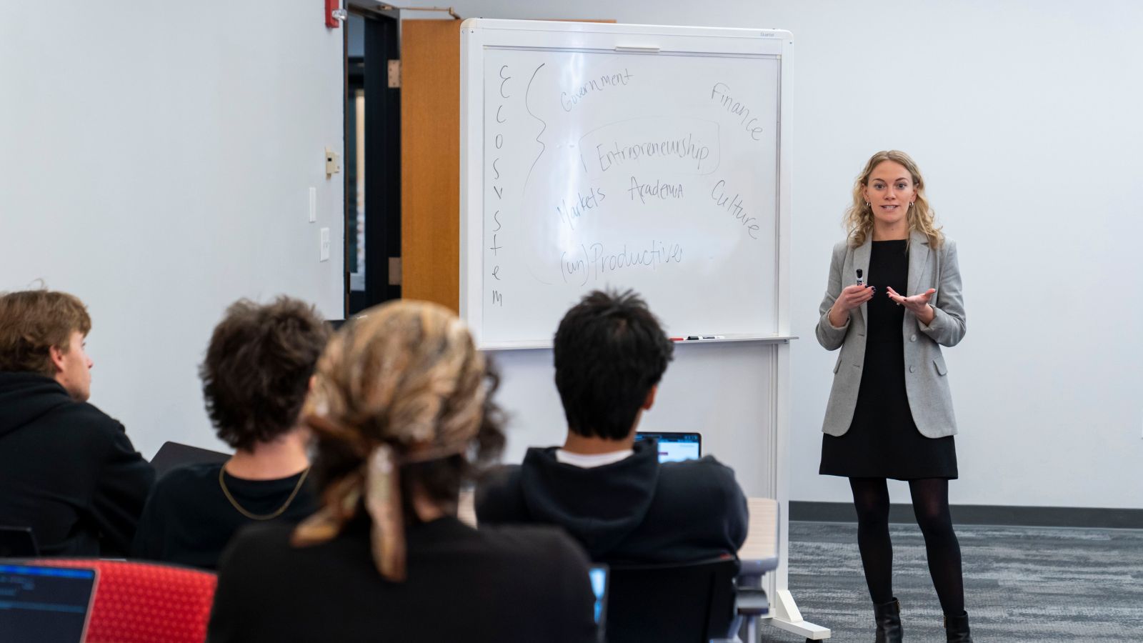 Kathleen Burke Lecturing Business Class at DYU