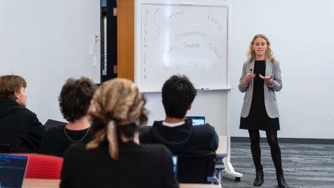 Image of Dr. Kathleen Burke lecturing a class of Business Students at DYU 