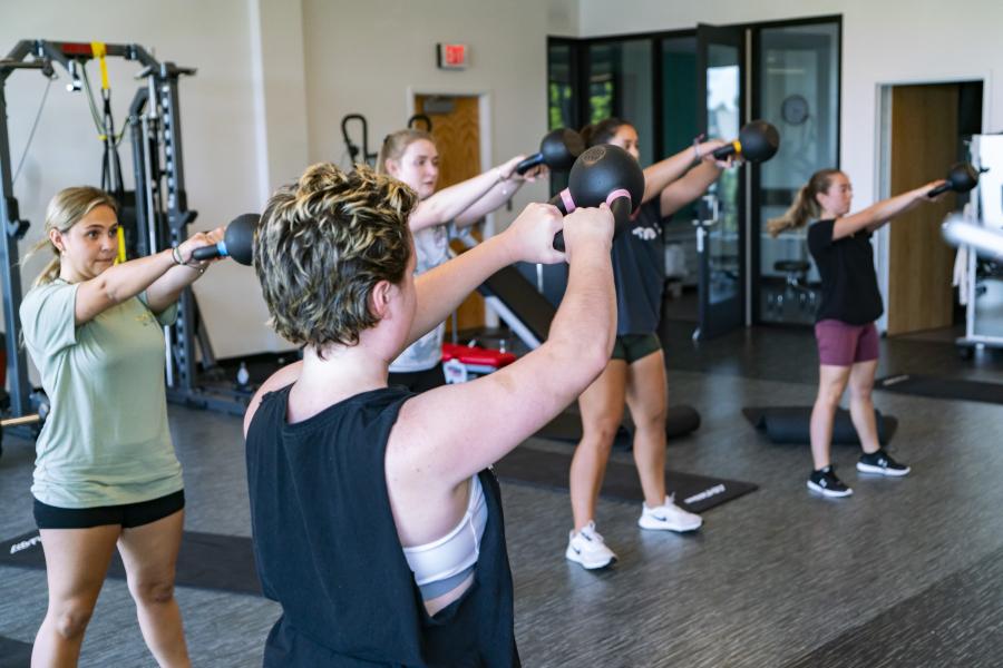 2023_kettlebell_class_thrive_hub_12